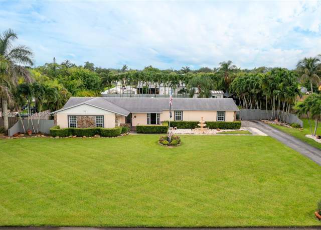 Property at 1442 NW 20th St, Homestead, FL 33030, 4 beds, 2 baths