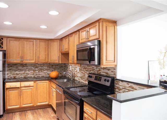 Property at 1420 Brickell Bay Dr Unit 1506D, Miami, FL 33131, 2 beds, 2 baths