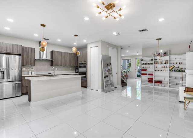 Property at 10365 NW 66th St #10365, Doral, FL 33178, 4 beds, 3 baths