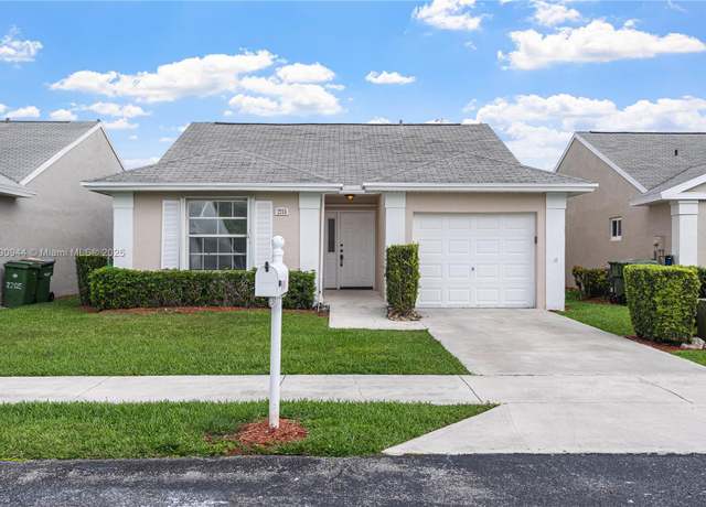 Property at 2215 SE 7th Pl, Homestead, FL 33033, 2 beds, 2 baths
