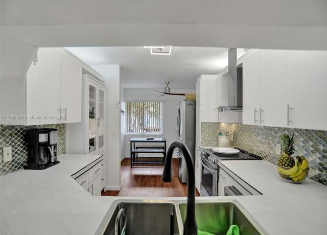 Property at 10111 NW 24th Pl #202, Sunrise, FL 33322, 2 beds, 2 baths