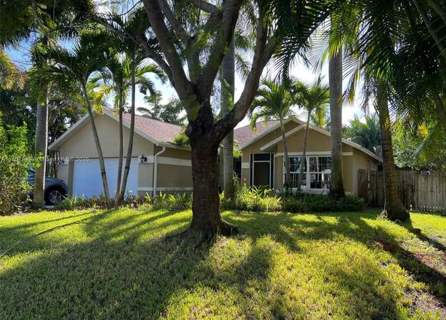 Property at 2014 SE Mantua St, Port St. Lucie, FL 34952, 4 beds, 2 baths