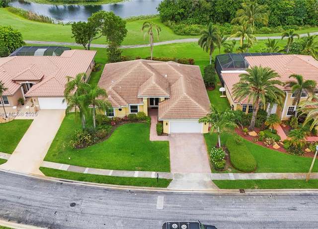 Property at 720 Cypress Pointe Dr W, Pembroke Pines, FL 33027, 4 beds, 2 baths