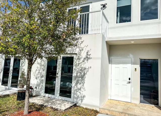Property at 14467 SW 260th St, Homestead, FL 33032, 4 beds, 3.5 baths