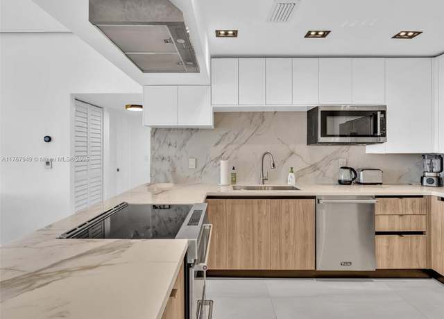 Property at 20301 W Country Club Dr Ph 29, Aventura, FL 33180, 2 beds, 2 baths