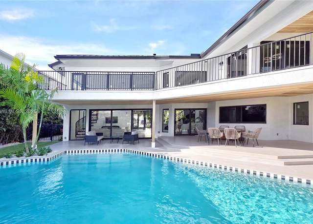 Property at 7190 Valencia Dr, Boca Raton, FL 33433, 5 beds, 4.5 baths