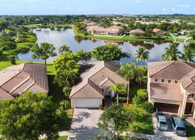 Property at 14210 NW 18th Mnr, Pembroke Pines, FL 33028, 3 beds, 2.5 baths