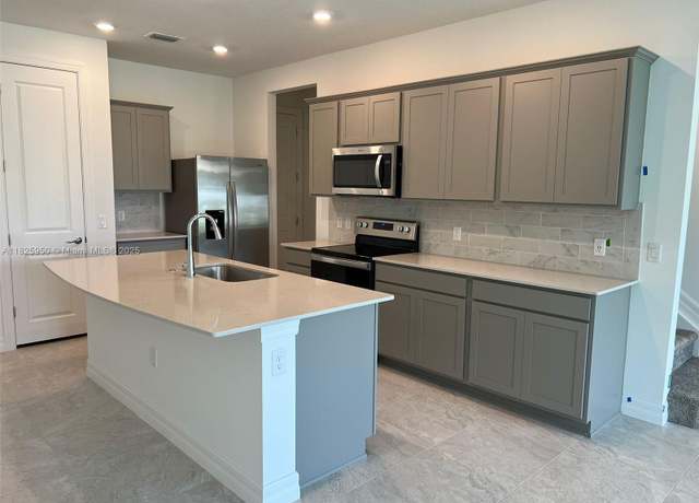 Property at 6121 Rancho Ln, West Palm Beach, FL 33415, 3 beds, 2.5 baths