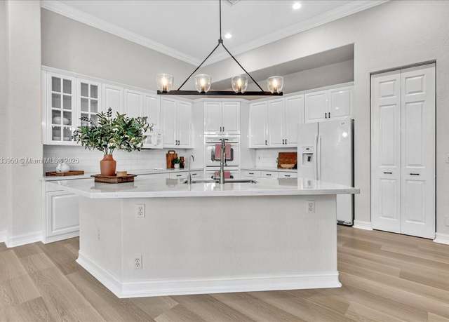 Property at 12580 NW 76th St, Parkland, FL 33076, 4 beds, 3 baths