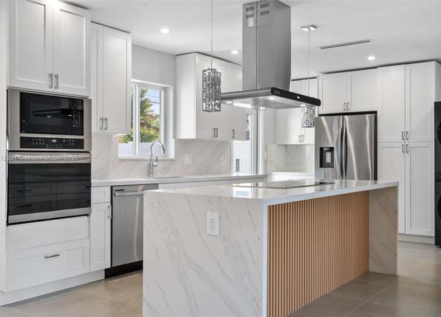 Property at 324 NE 28th St, Wilton Manors, FL 33334, 3 beds, 2 baths