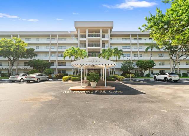 Property at 3970 Oaks Clubhouse Dr #104, Pompano Beach, FL 33069, 3 beds, 2.5 baths