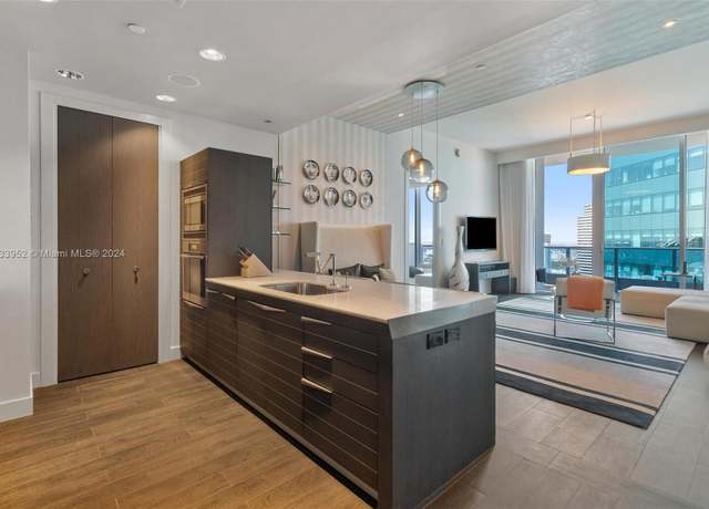Property at 200 Biscayne Boulevard Way #5211, Miami, FL 33131, 2 beds, 2.5 baths
