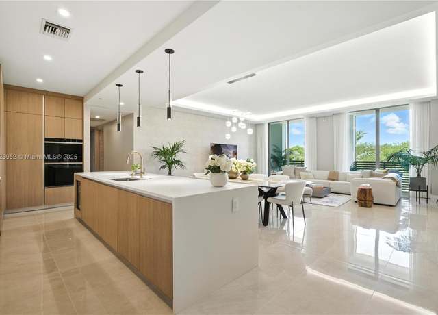 Property at 515 Valencia Ave #301, Coral Gables, FL 33134, 3 beds, 3.5 baths