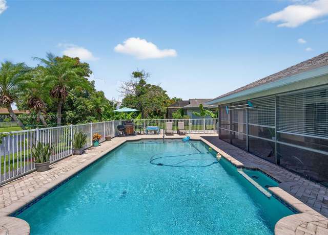 Property at 13582 Columbine Ave, Wellington, FL 33414, 3 beds, 2 baths
