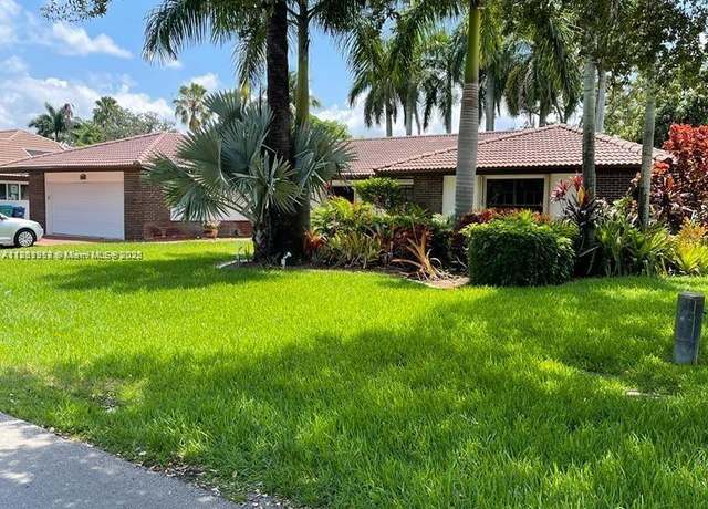 Property at 19265 E Saint Andrews Dr, Hialeah, FL 33015, 5 beds, 4.5 baths