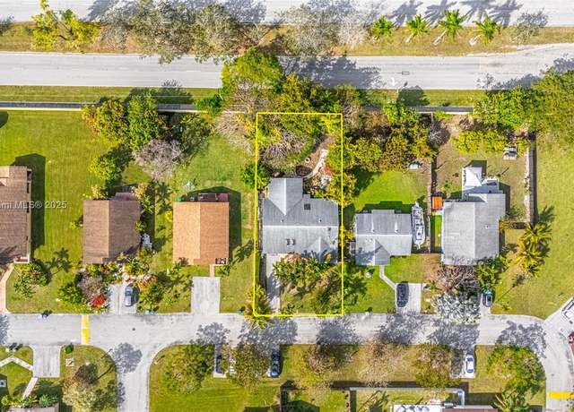 Property at 24870 SW 126th Ct, Homestead, FL 33032, 3 beds, 2 baths