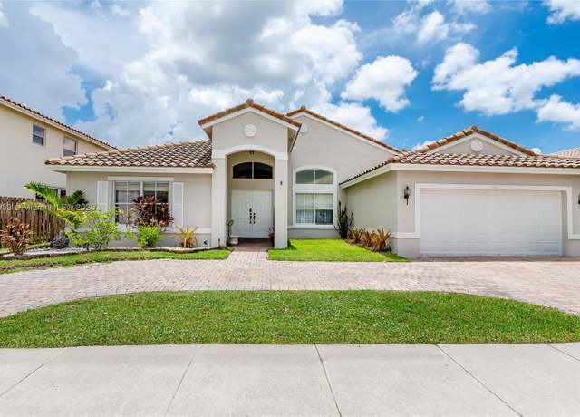 Property at 1541 SW 190th Ave, Pembroke Pines, FL 33029, 5 beds, 4 baths