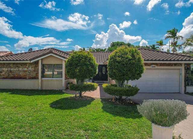 Property at 20045 NW 65th Ct, Hialeah, FL 33015, 4 beds, 2 baths