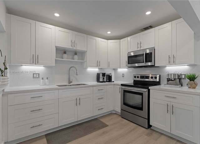 Property at 1417 Plunkett St, Hollywood, FL 33020, 3 beds, 2 baths