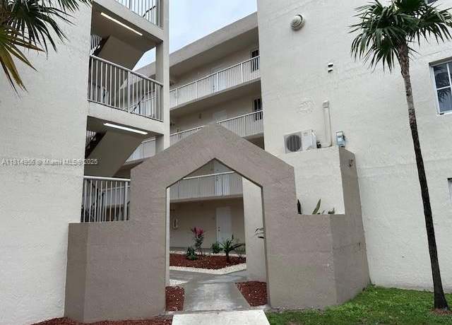 Property at 6195 NW 186th St #213, Hialeah, FL 33015, 1 bed, 1 bath