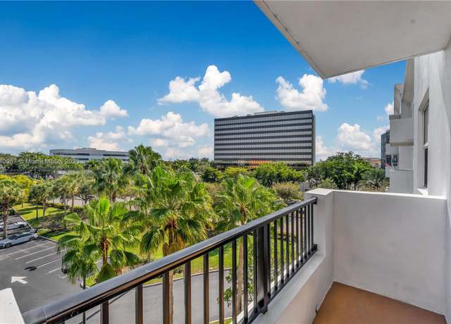 Property at 2421 NE 65th St #508, Fort Lauderdale, FL 33308, 1 bed, 1 bath