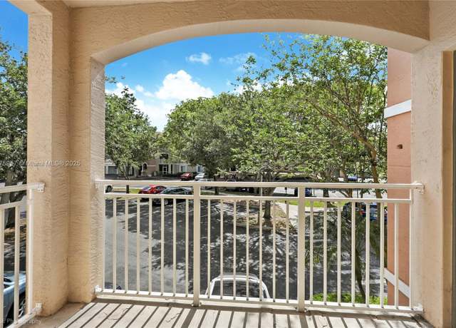 Property at 6434 Emerald Dunes Dr #202, West Palm Beach, FL 33411, 3 beds, 2 baths