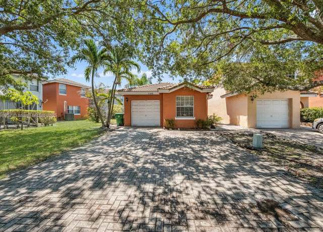 Property at 7196 Sienna Ridge Ln, Lauderhill, FL 33319, 3 beds, 2 baths