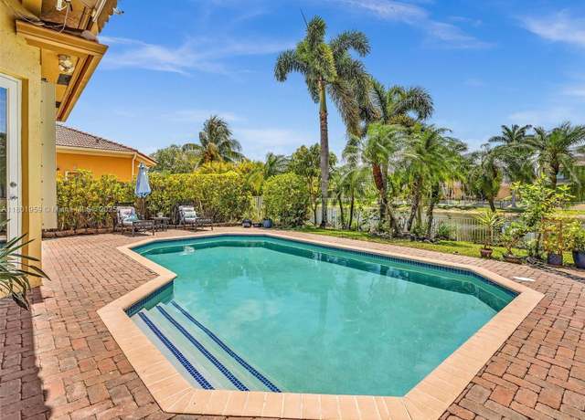 Property at 3230 SW 194th Ter, Miramar, FL 33029, 4 beds, 2.5 baths