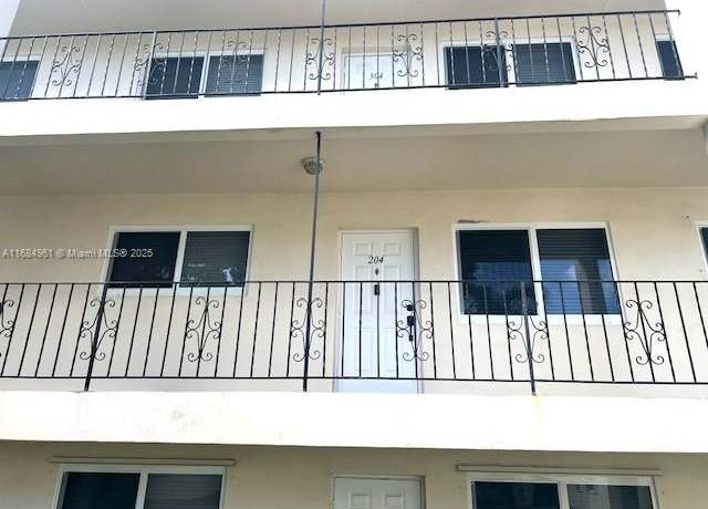 Property at 2210 Taylor St #204, Hollywood, FL 33020, 1 bed, 1 bath