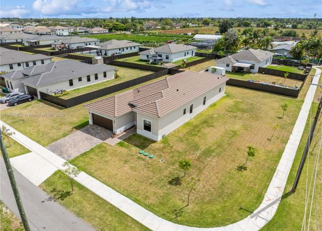 Property at 31171 SW 193rd Ave, Homestead, FL 33030, 4 beds, 4 baths