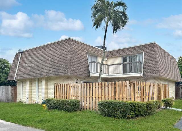 Property at 8212 SW 23rd Ct Unit 18D, North Lauderdale, FL 33068, 2 beds, 2.5 baths