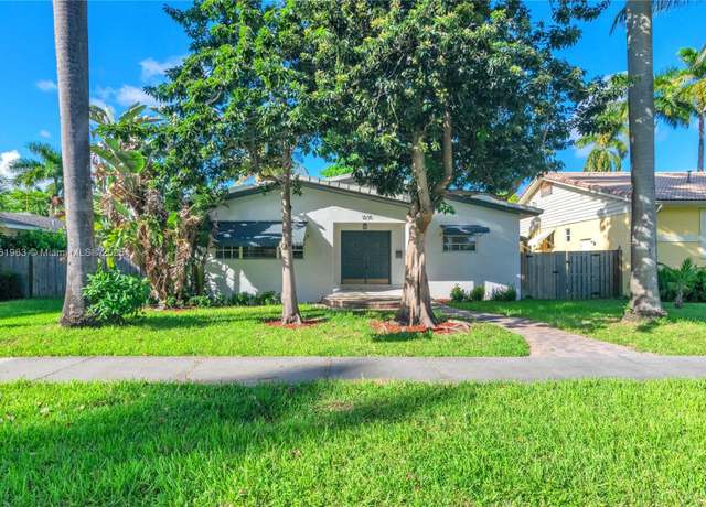 Property at 1235 Tyler St, Hollywood, FL 33019, 3 beds, 3 baths