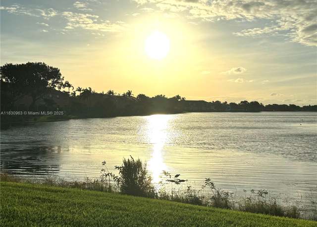 Property at 10607 SW 6th St #1006, Pembroke Pines, FL 33025, 2 beds, 2.5 baths