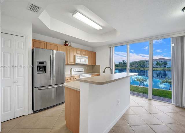 Property at 10607 SW 6th St #1006, Pembroke Pines, FL 33025, 2 beds, 2.5 baths