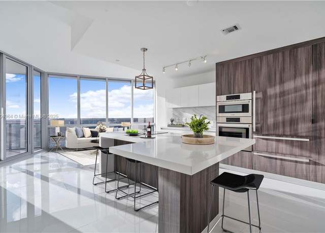 Property at 851 NE 1st Ave #2904, Miami, FL 33132, 2 beds, 2 baths