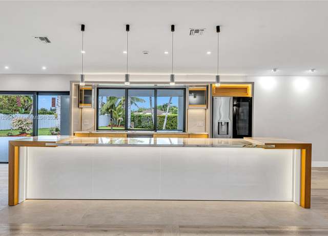 Property at 10600 SW 140th St, Miami, FL 33176, 5 beds, 3 baths
