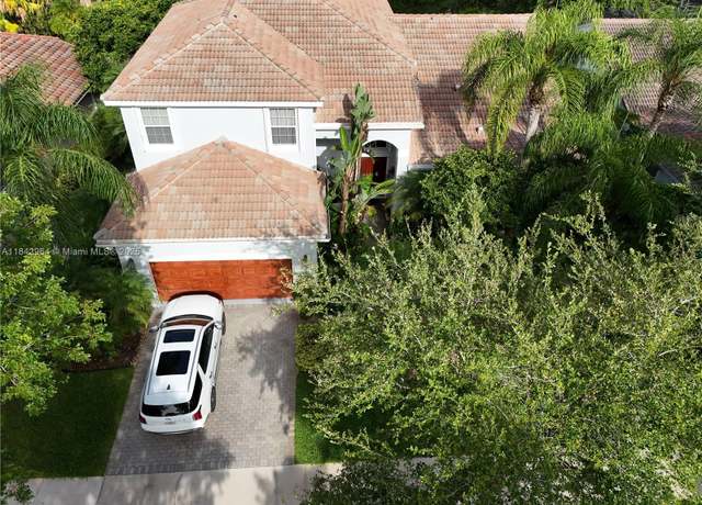 Property at 260 Montclaire Dr, Weston, FL 33326, 5 beds, 4 baths