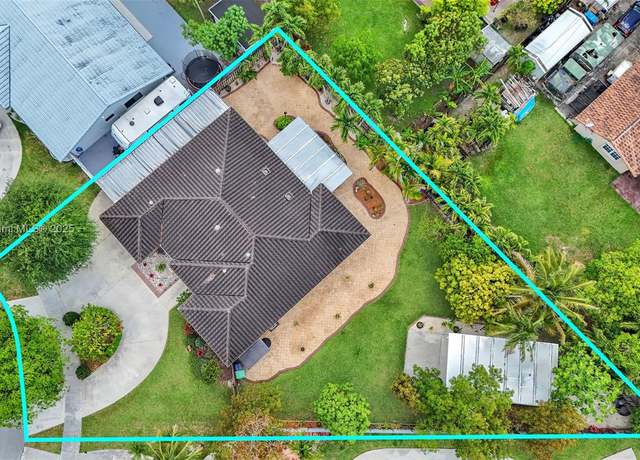 Property at 15216 SW 146 Ave, Miami, FL 33177, 3 beds, 2 baths