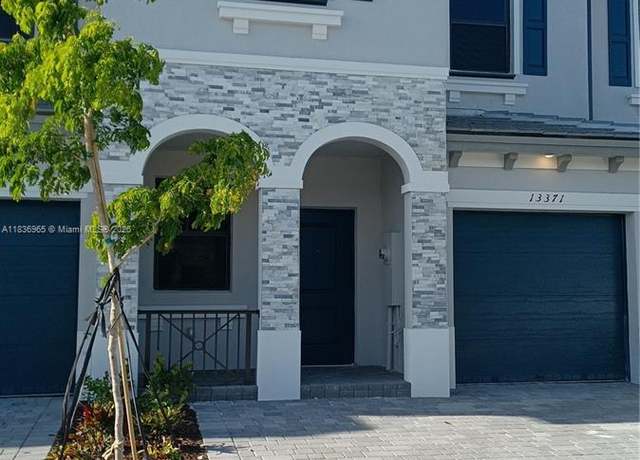 Property at 13371 SW 287th St, Homestead, FL 33033, 4 beds, 2.5 baths