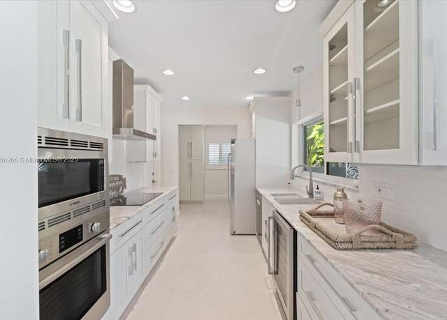 Property at 1635 Seabreeze Blvd, Fort Lauderdale, FL 33316, 3 beds, 2 baths