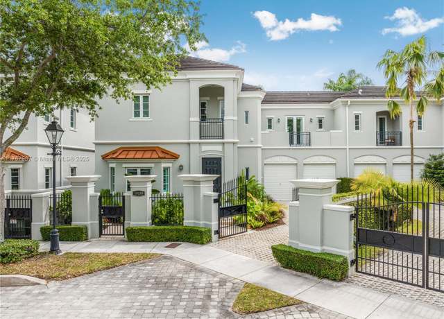 Property at 10155 SW 75th Pl, Pinecrest, FL 33156, 4 beds, 3.5 baths