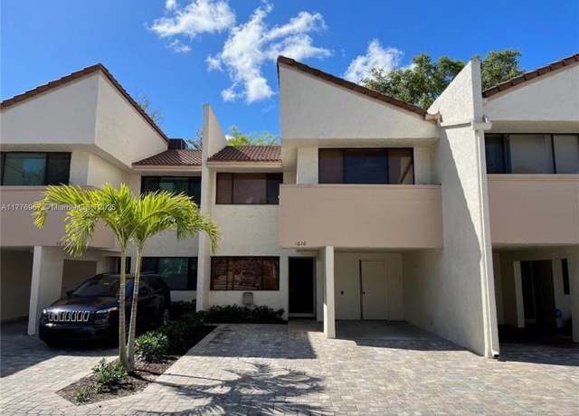 Property at 1616 Cypress Pointe Dr #1616, Coral Springs, FL 33071, 3 beds, 2.5 baths
