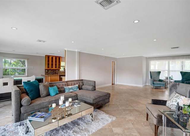 Property at 2849 NE 14th Ave, Wilton Manors, FL 33334, 2 beds, 3 baths