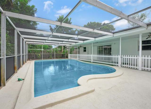 Property at 535 NE 158 St, Miami, FL 33162, 3 beds, 2 baths