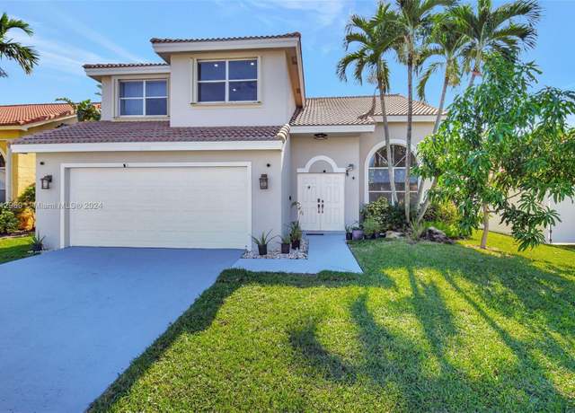 Property at 8660 Tourmaline Blvd, Boynton Beach, FL 33472, 5 beds, 3.5 baths