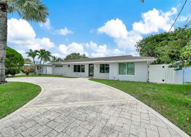 Property at 2432 SE 13th St, Pompano Beach, FL 33062, 4 beds, 2 baths