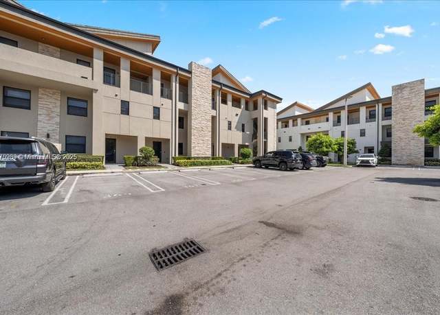 Property at 10413 NW 82nd St #9, Doral, FL 33178, 3 beds, 2.5 baths