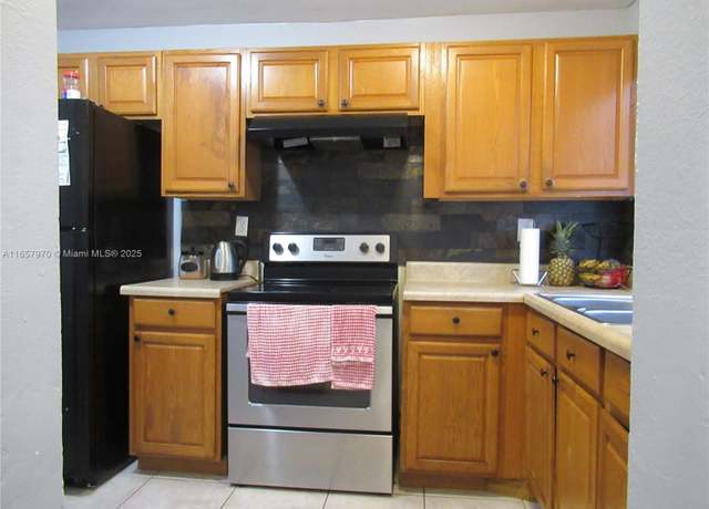 Property at 8953 Palm Tree Ln #8953, Pembroke Pines, FL 33024, 2 beds, 1.5 baths