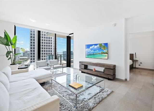 Property at 68 SE 6th St #1405, Miami, FL 33131, 1 bed, 1.5 baths