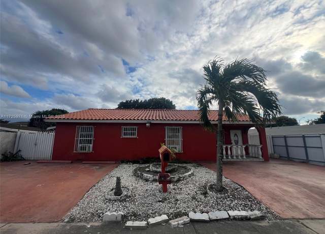 Property at 840 SE 4th Pl, Hialeah, FL 33010, 5 beds, 3 baths
